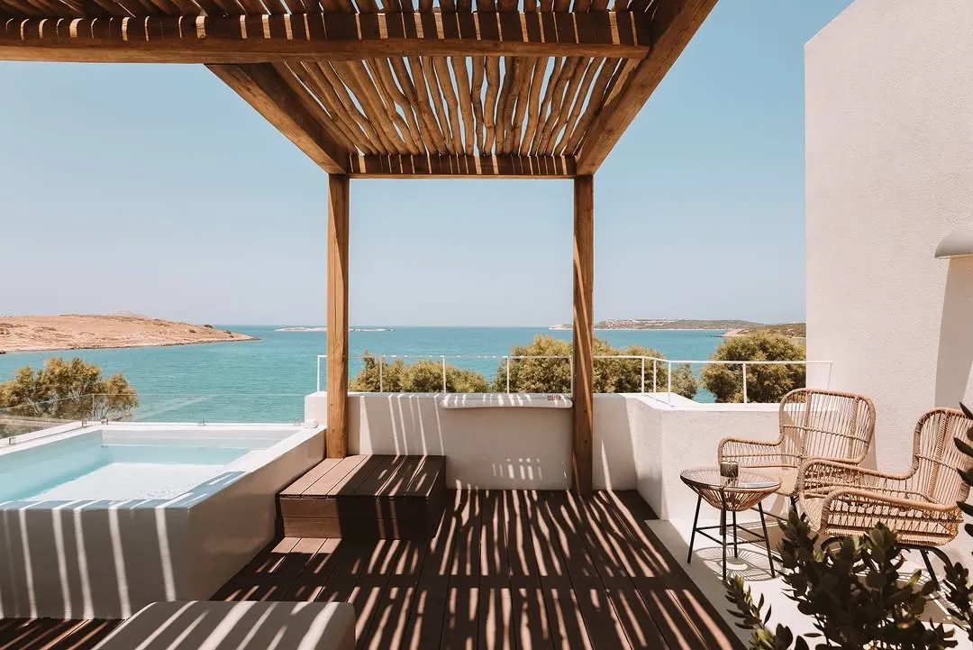 Paros Comfy Suites — private seaside peninsula near Naoussa